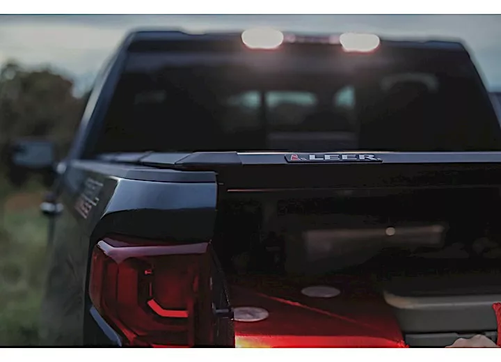 Leer 07-13 silverado/sierra 6ft 6in hf350m hard folding tonneau