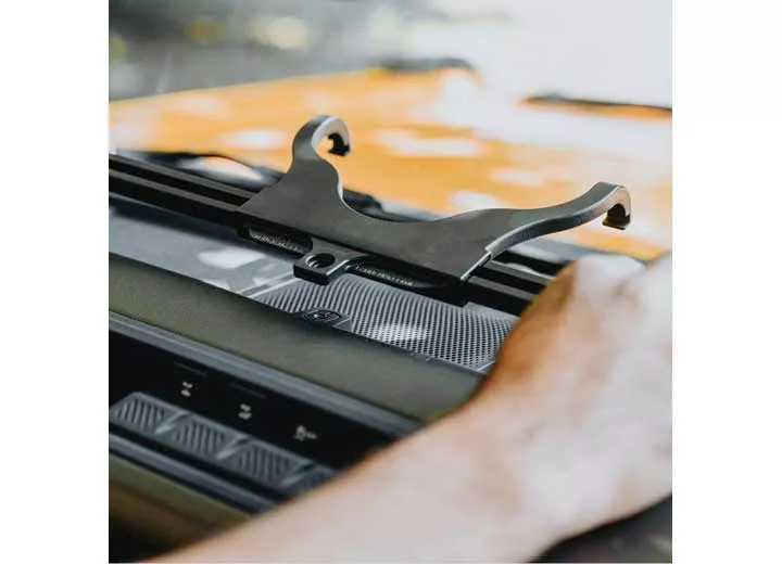 Ram Mount 21-c bronco vehicle dash mount w/ 29in track