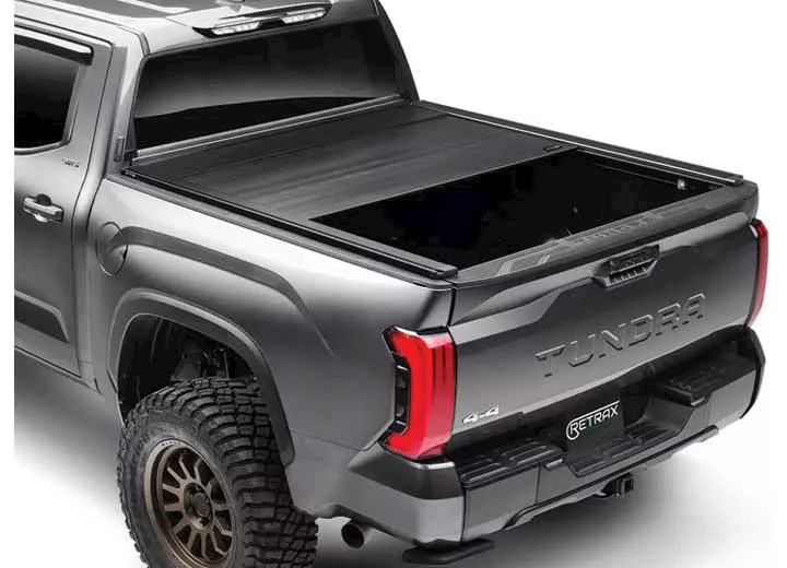 Retrax 22-23 silverado/sierra 2500/3500hd 6.9ft retrax eq tonneau cover